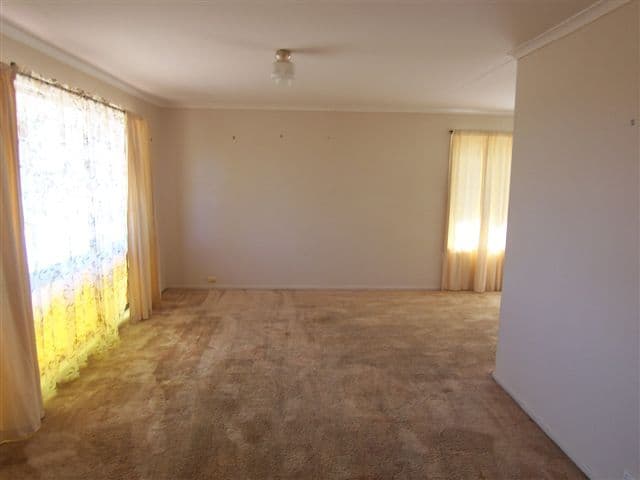 2 Champagne Crescent, WILSONTON QLD 4350, Wilsonton - Thumbnail 4
