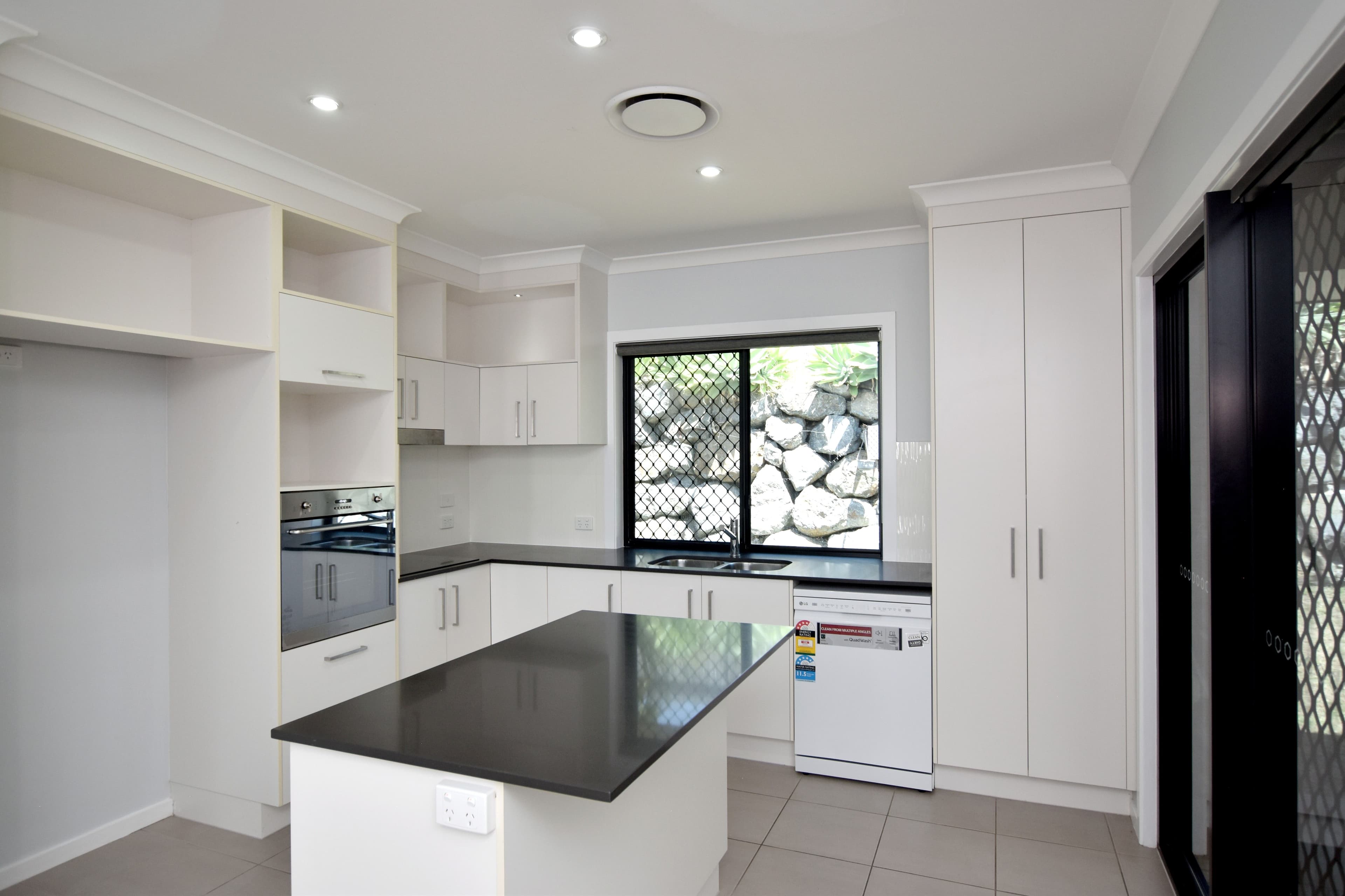 14 Kennedy Close, Glen Eden QLD 4680, Glen Eden - Thumbnail 2