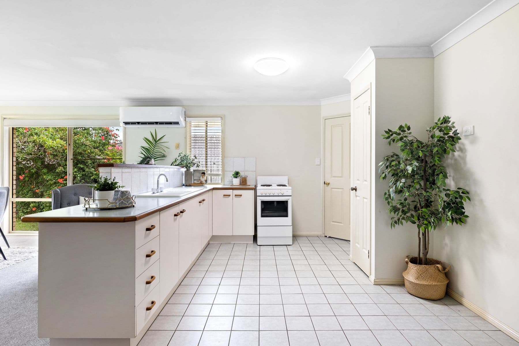 11 Tenterfield Place, Forest Lake QLD 4078, Forest Lake - Thumbnail 4