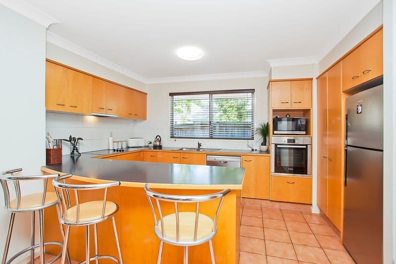 57 Seville Circuit, BURLEIGH WATERS QLD 4220, Burleigh Waters - Thumbnail 4