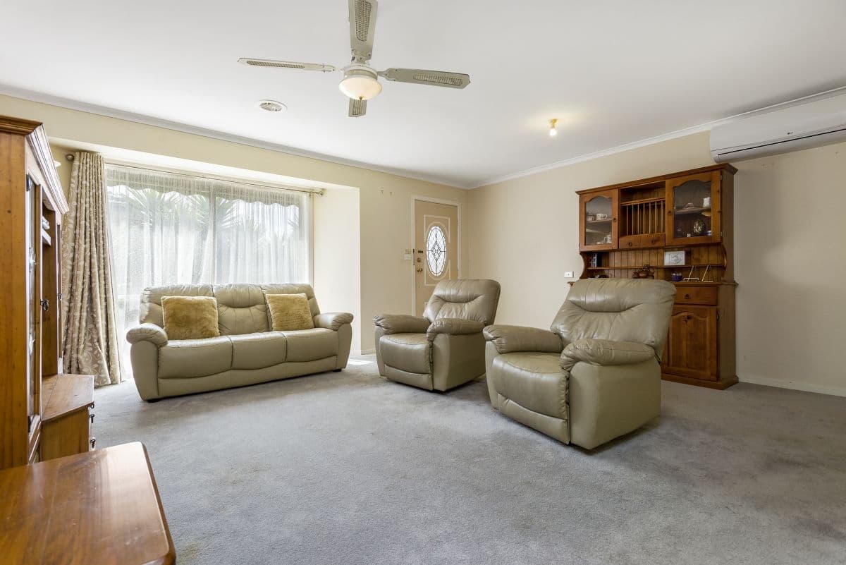 13 Deutgam Street, Werribee VIC 3030, Werribee - Thumbnail 3