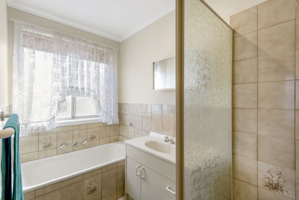 13 Deutgam Street, Werribee VIC 3030, Werribee - Thumbnail 6