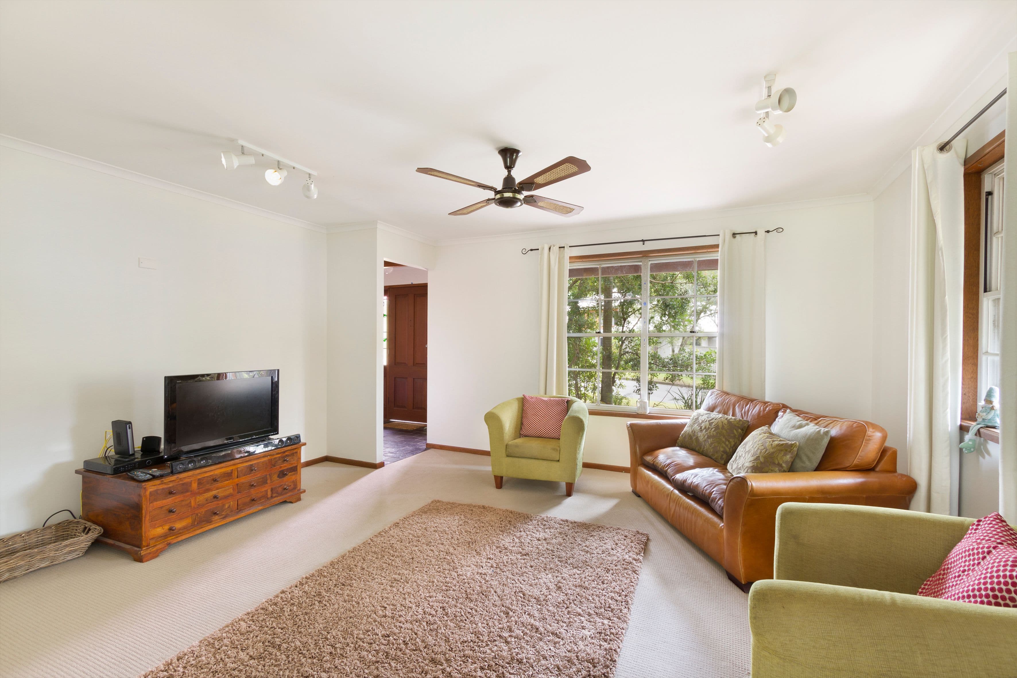 4 Pender Street, The Gap QLD 4061, The Gap - Thumbnail 2