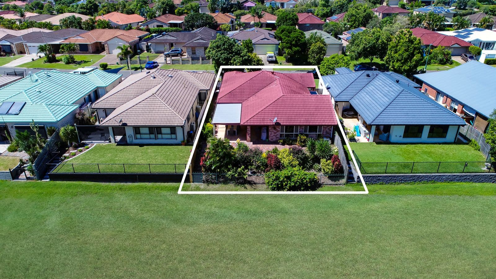 33 Tussock Crescent, Elanora QLD 4221, Elanora - Thumbnail 2