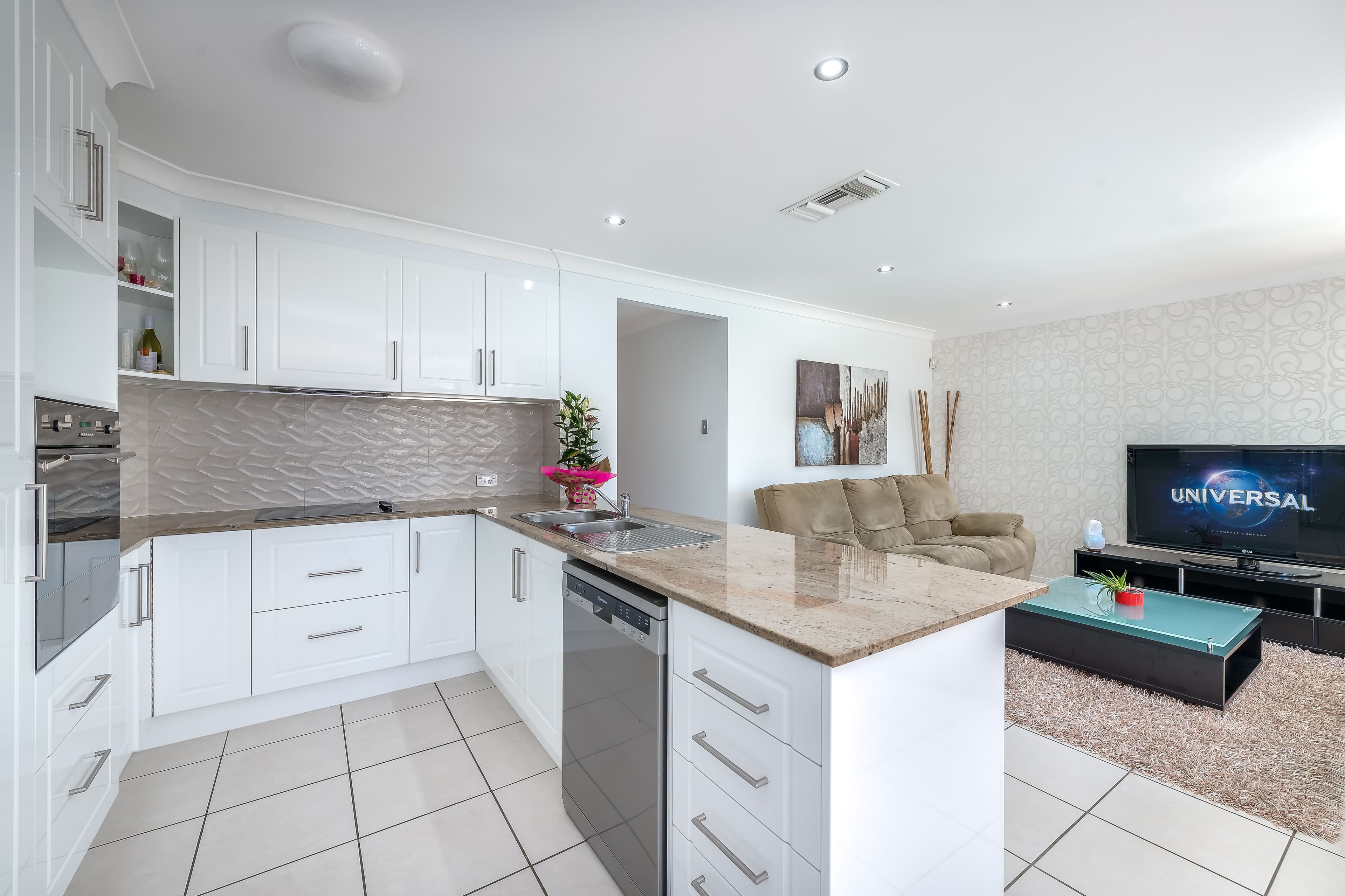 1 Torrevella Vista, Coombabah QLD 4216, Coombabah - Thumbnail 5