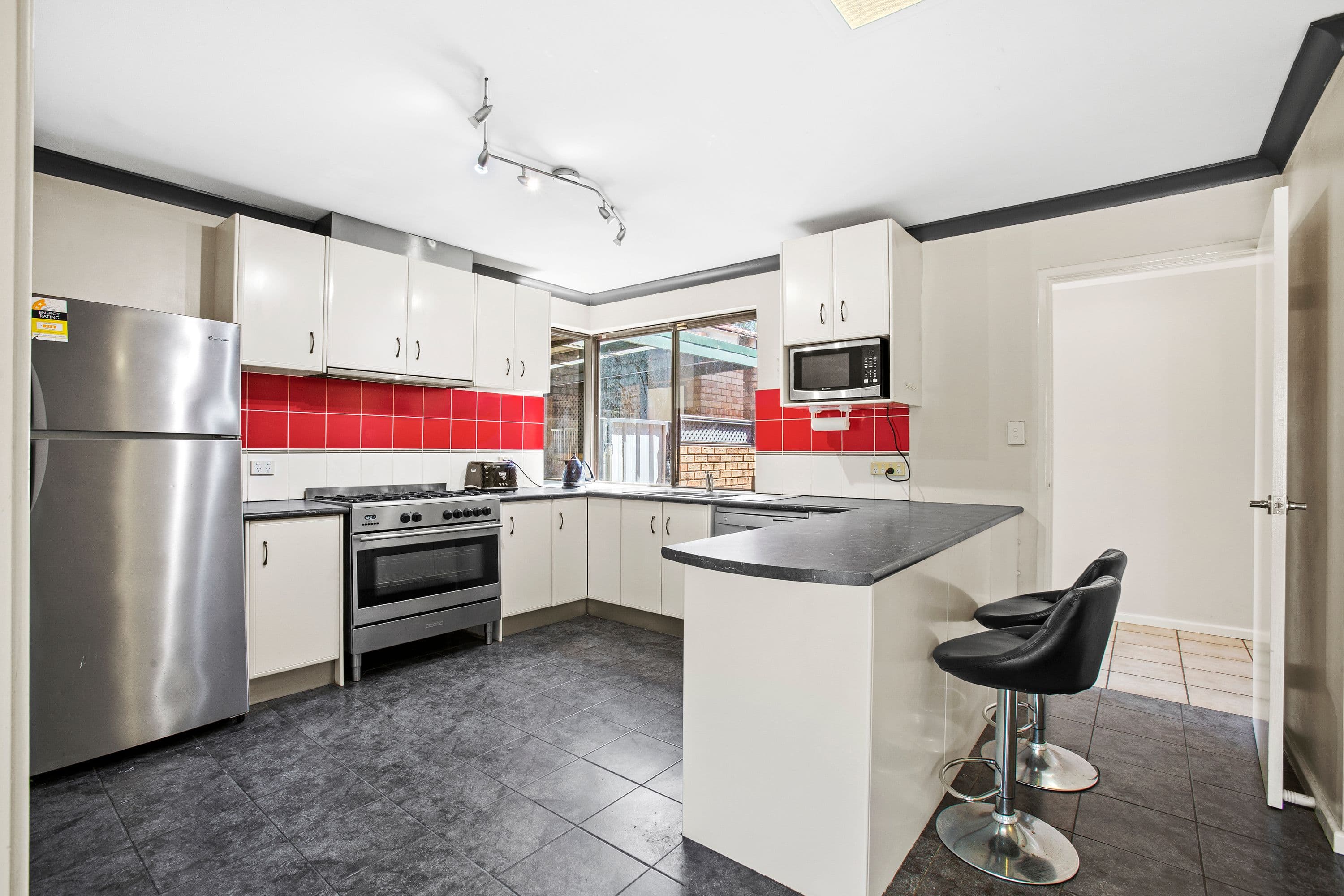 6 Greenway Avenue, Thornlie WA 6108, Thornlie - Thumbnail 2