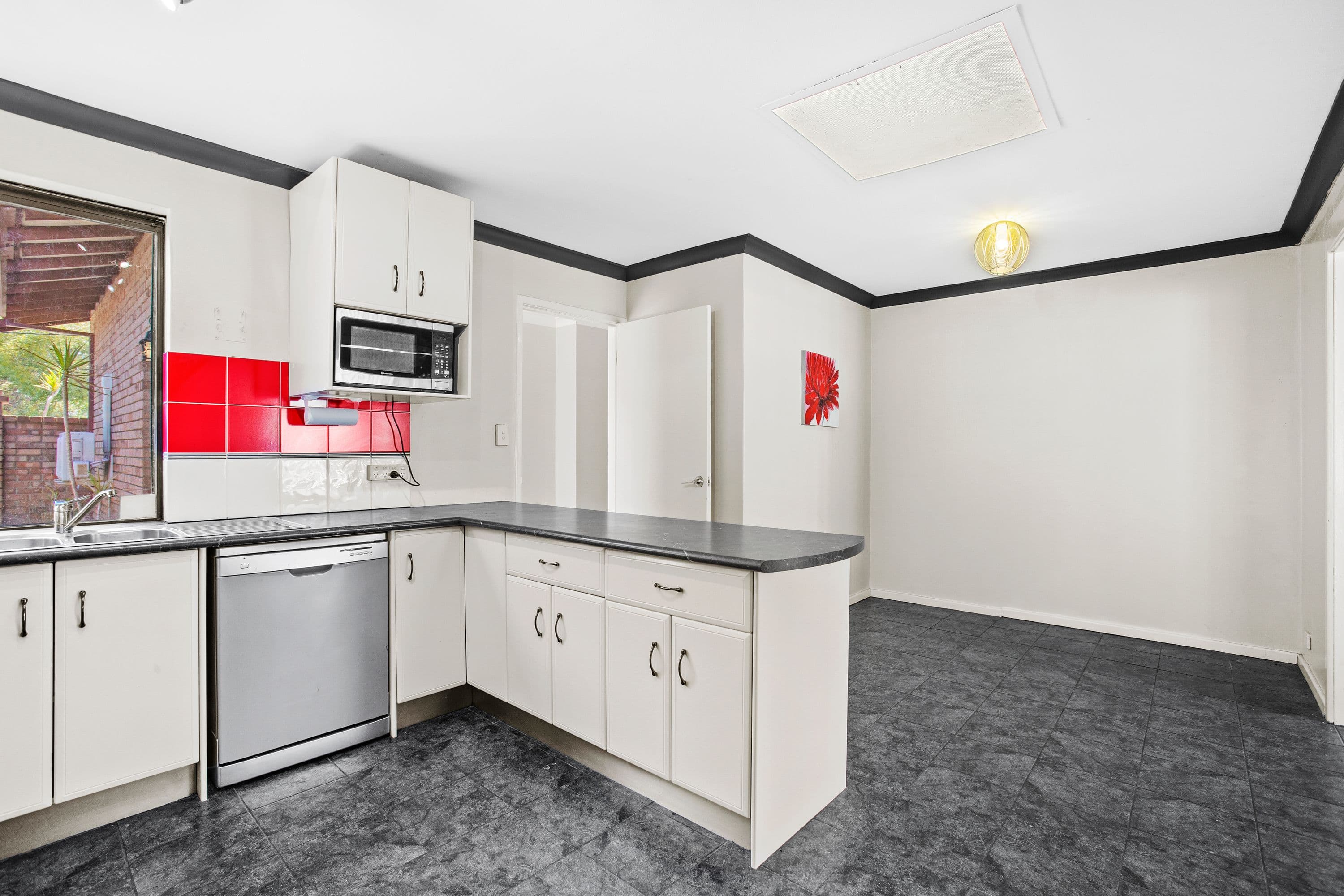6 Greenway Avenue, Thornlie WA 6108, Thornlie - Thumbnail 3