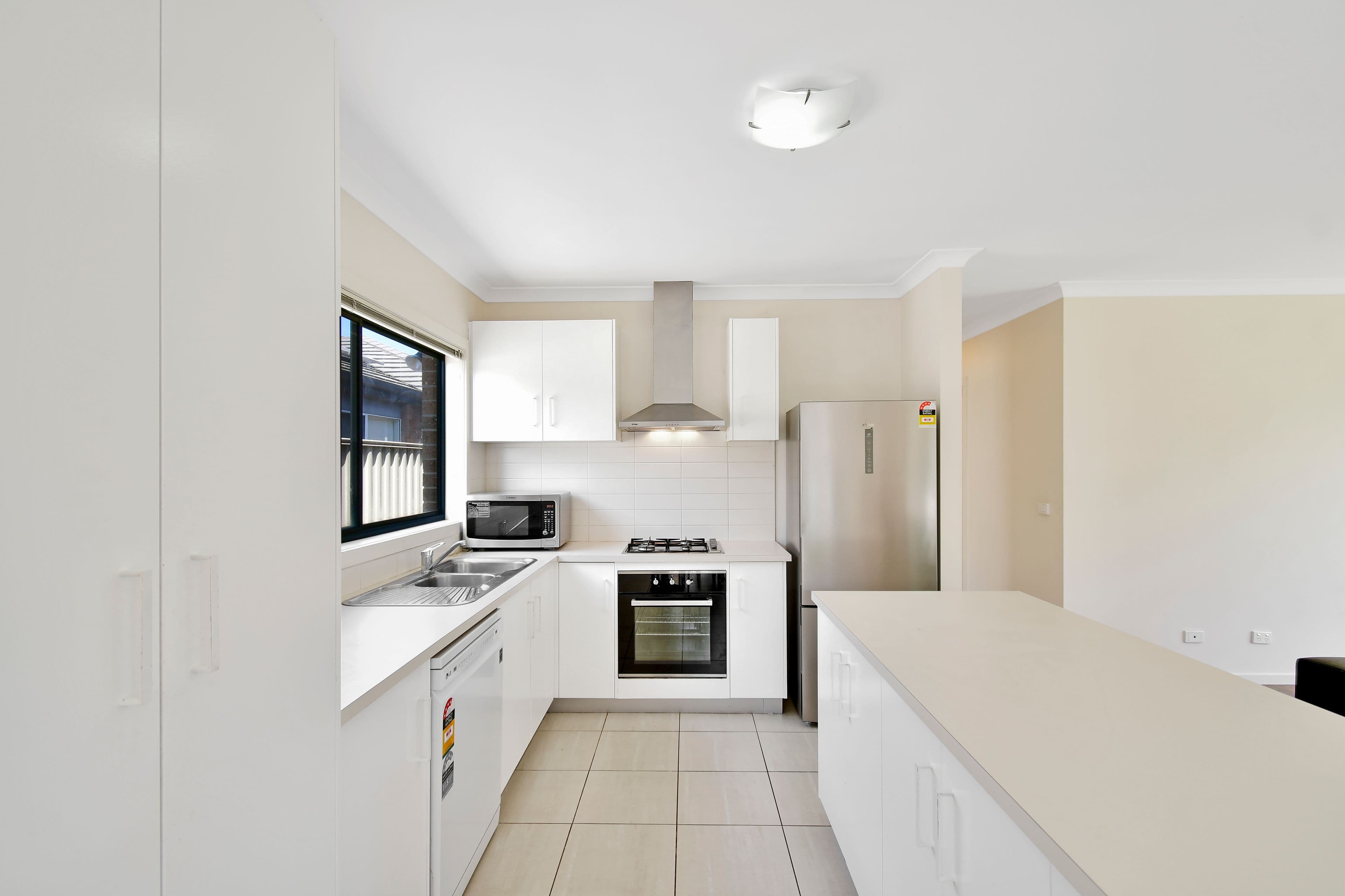 10 Rosella Avenue, Pakenham VIC 3810, Pakenham - Thumbnail 2
