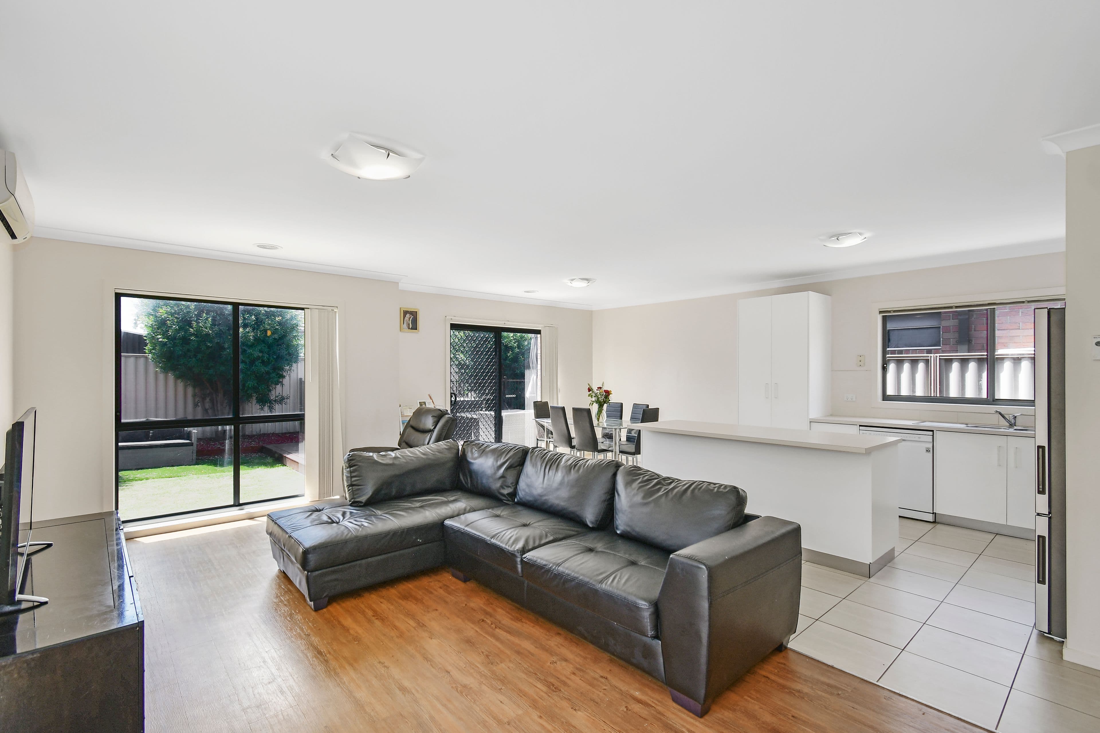 10 Rosella Avenue, Pakenham VIC 3810, Pakenham - Thumbnail 3