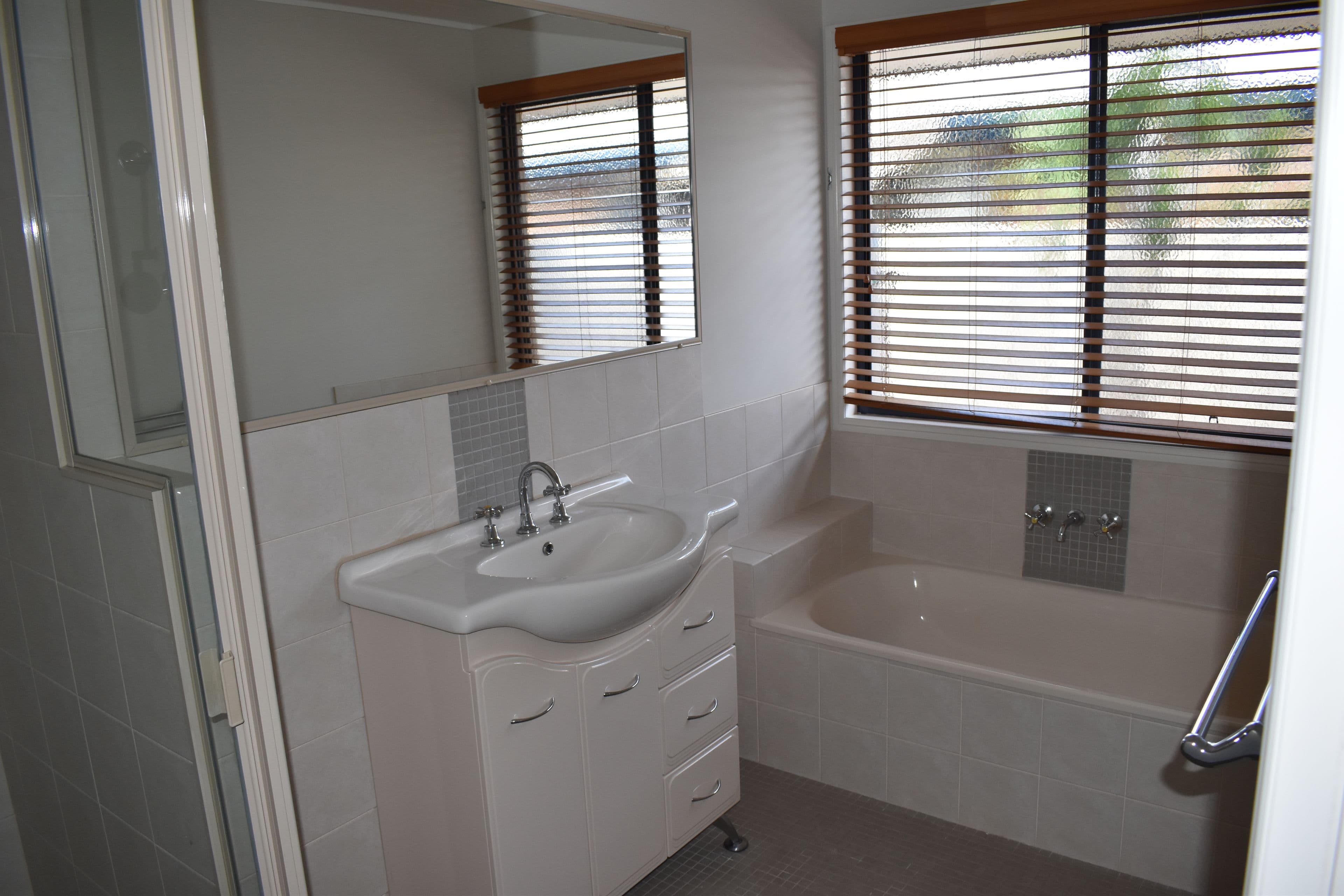 51 Crinum Crescent, Emerald QLD 4720, Emerald - Thumbnail 4