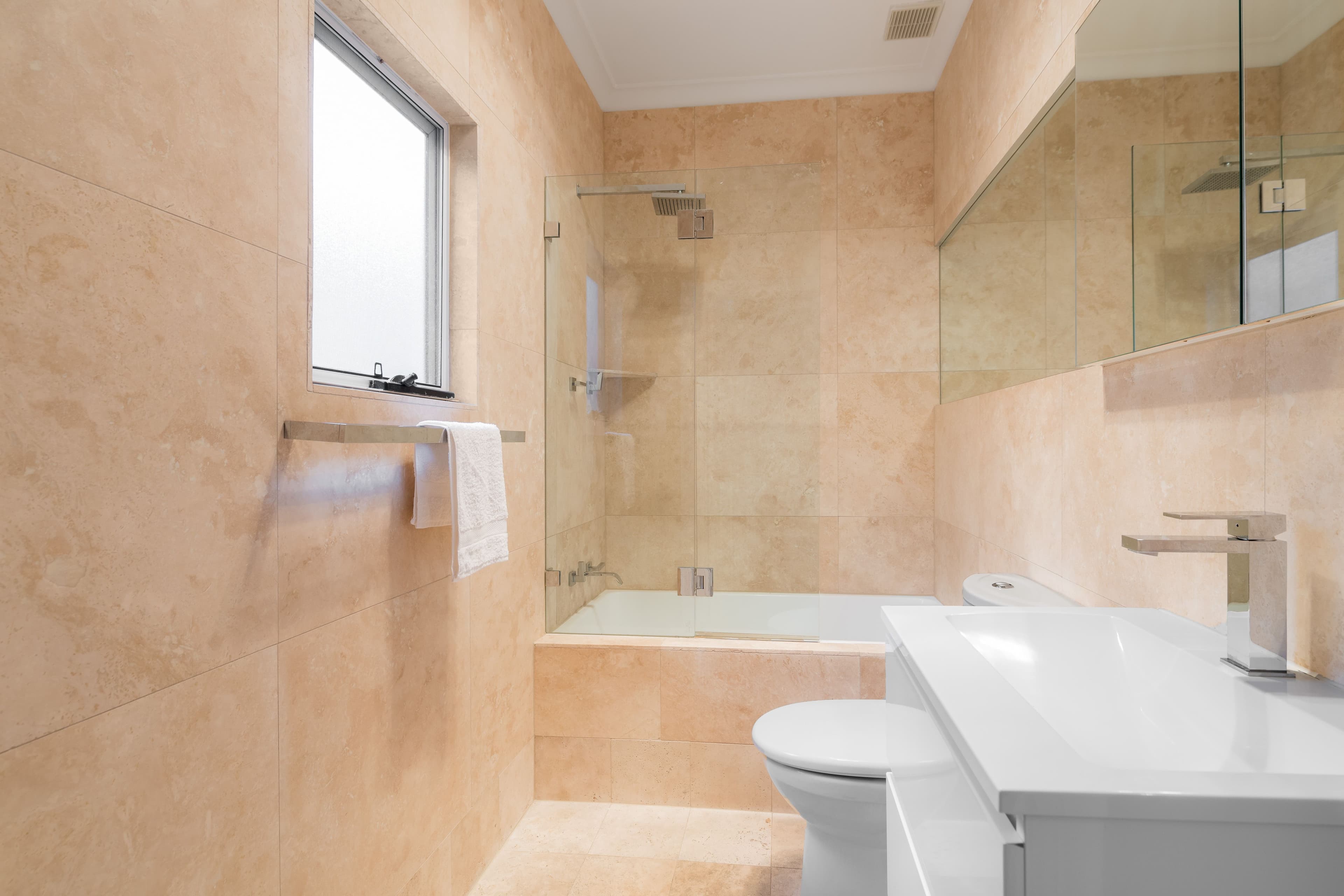 20b Clarendon Parade, West Footscray - Thumbnail 6