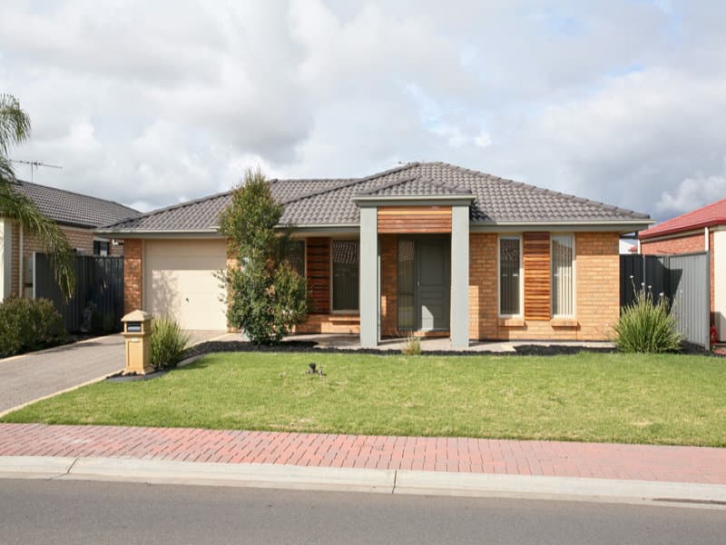 27 Lakeside Drive, Andrews Farm - Image 1
