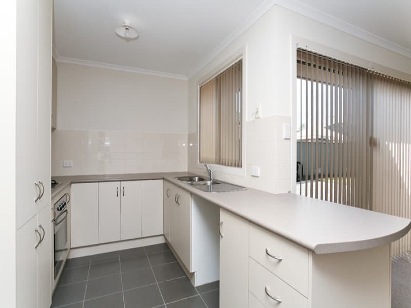 27 Lakeside Drive, Andrews Farm - Thumbnail 2