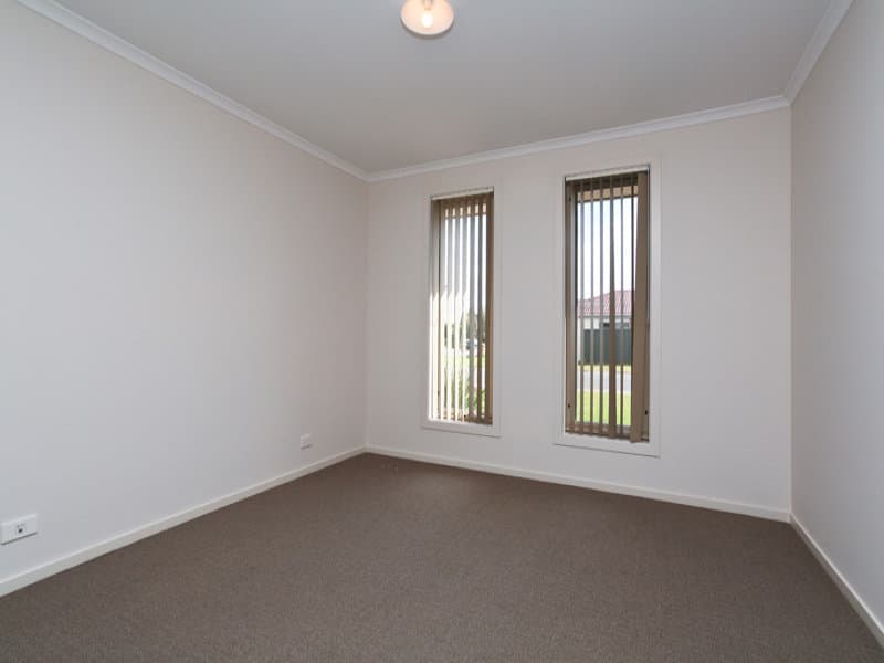 27 Lakeside Drive, Andrews Farm - Thumbnail 5