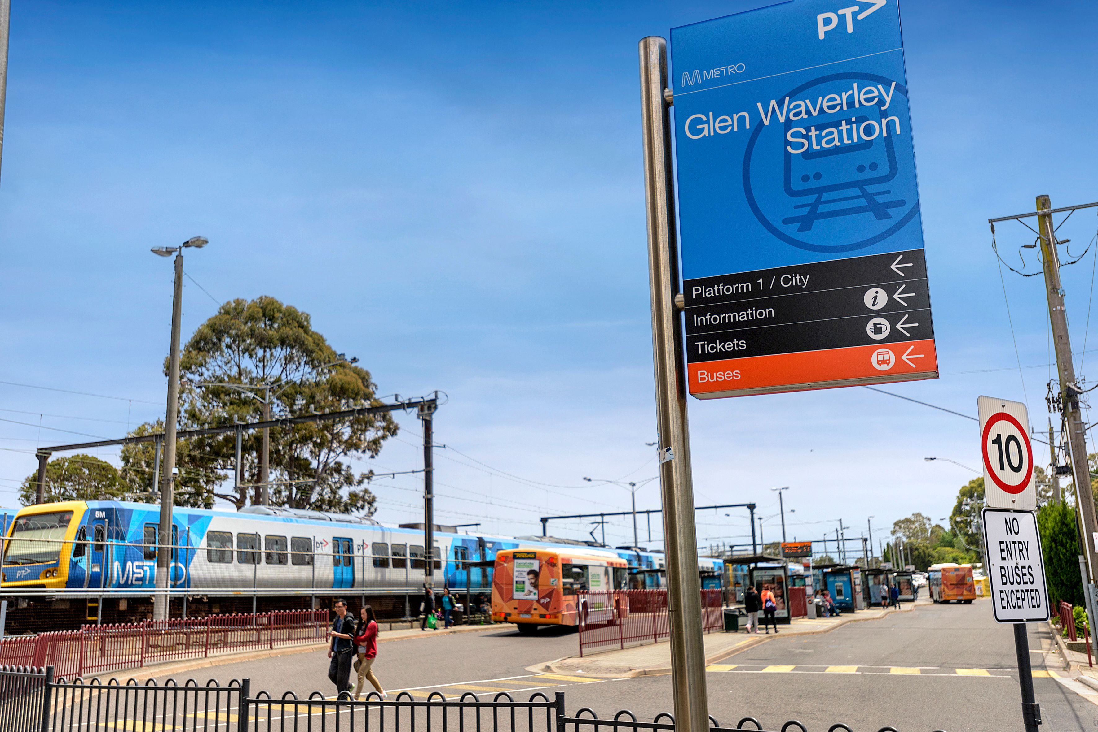 31 Olinda Street, Glen Waverley VIC 3150, Glen Waverley - Thumbnail 2