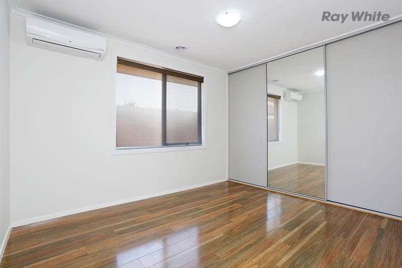 2 Cropley Crescent, Point Cook VIC 3030, Point Cook - Thumbnail 5