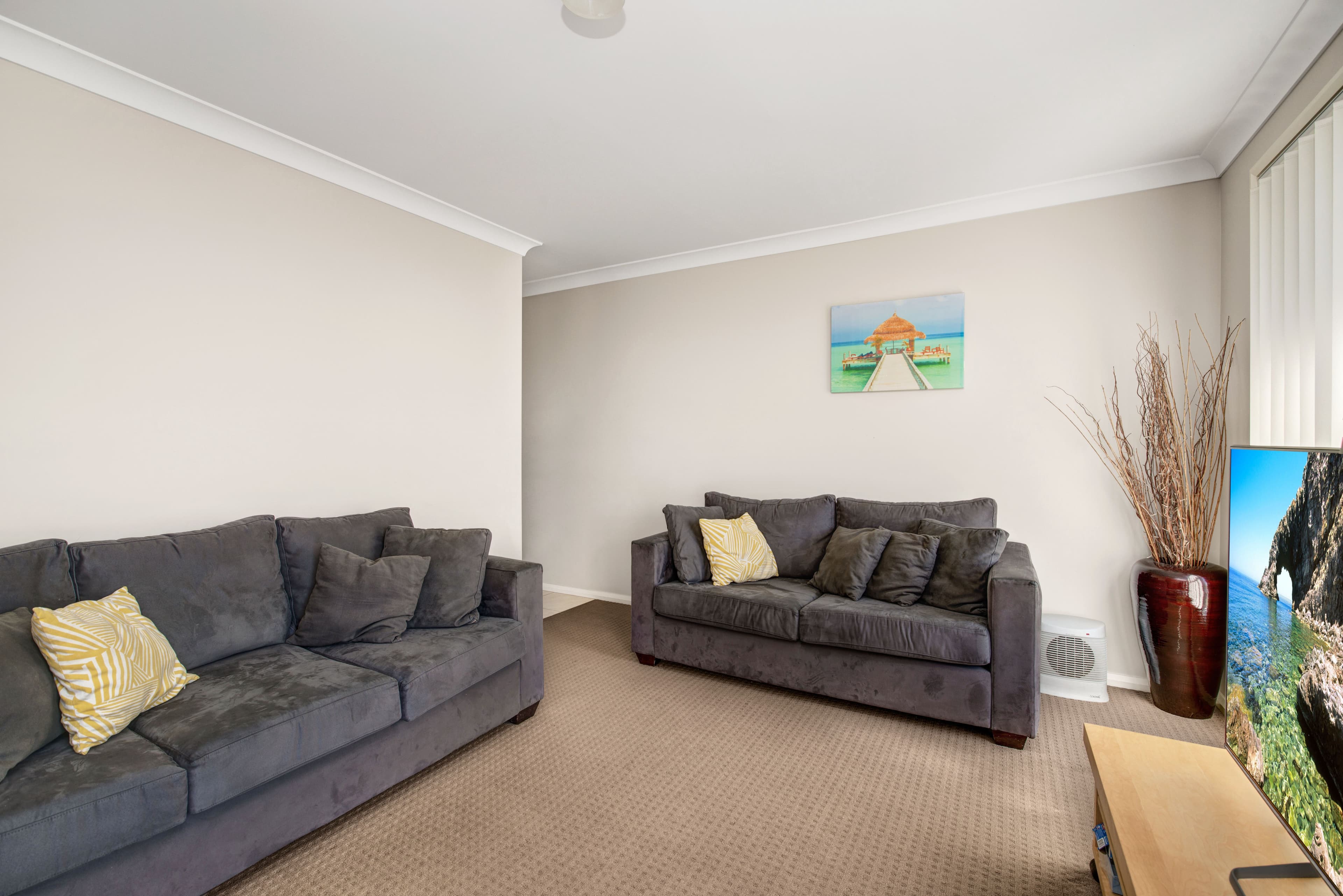 46 Mckeachie Drive, Aberglasslyn - Thumbnail 3