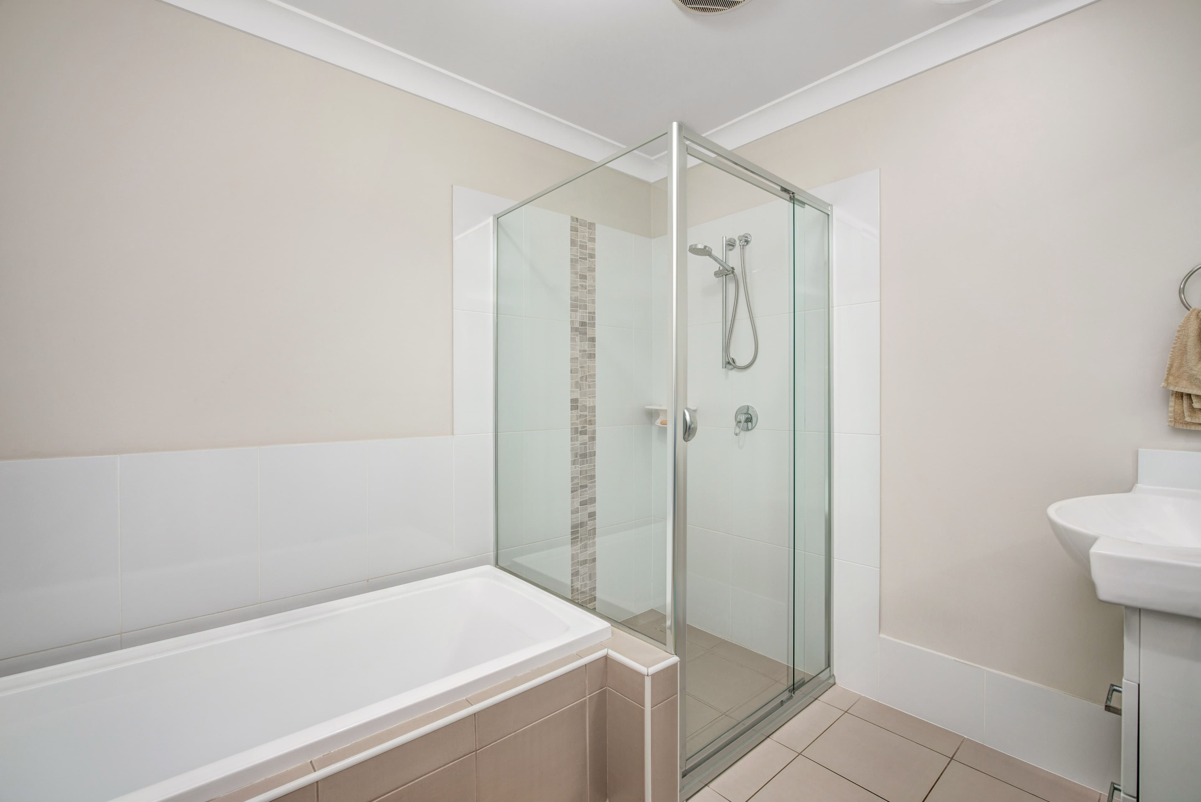 46 Mckeachie Drive, Aberglasslyn - Thumbnail 4