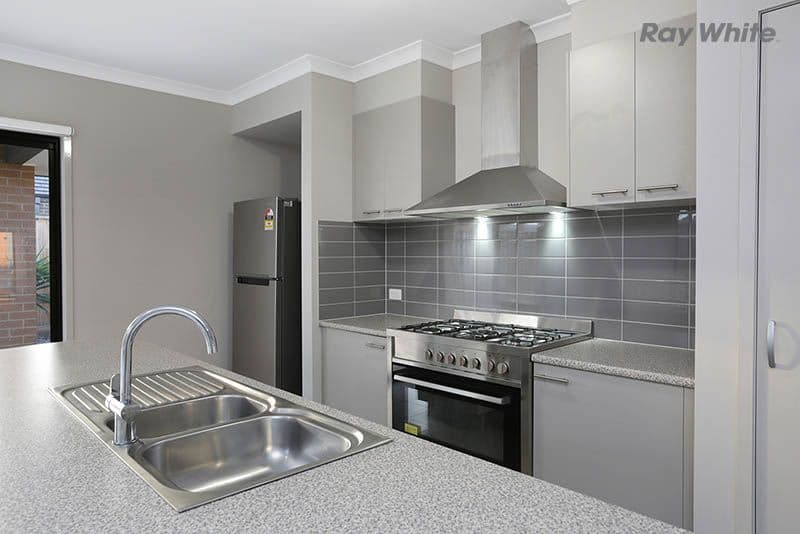 28 Stevenson Drive, Point Cook VIC 3030, Point Cook - Thumbnail 2