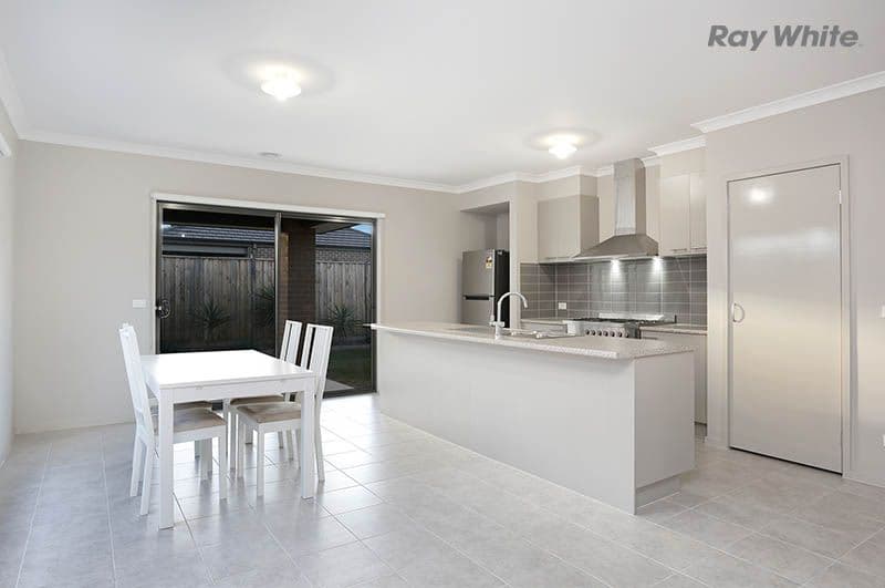 28 Stevenson Drive, Point Cook VIC 3030, Point Cook - Thumbnail 3
