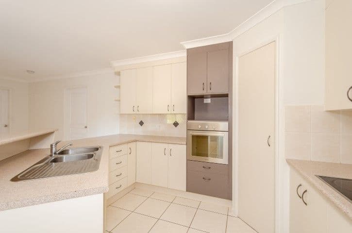 11 Orungal Street, CLINTON QLD 4680, Clinton - Thumbnail 3