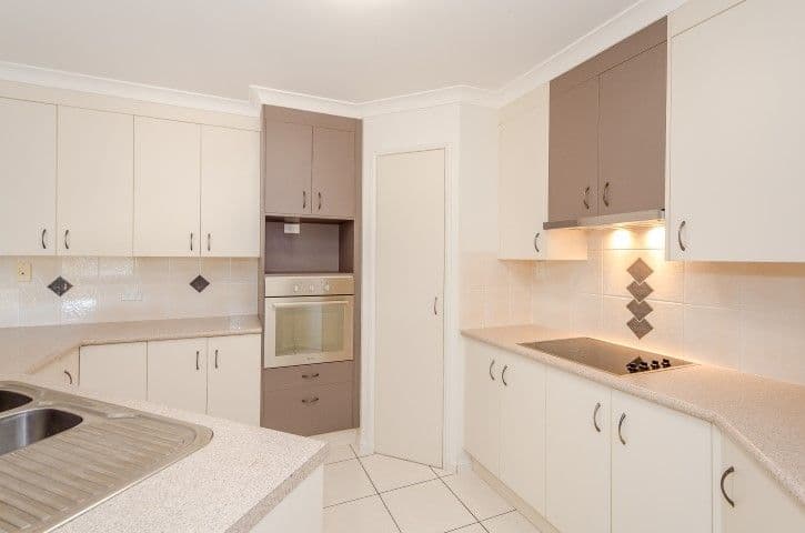 11 Orungal Street, CLINTON QLD 4680, Clinton - Thumbnail 4