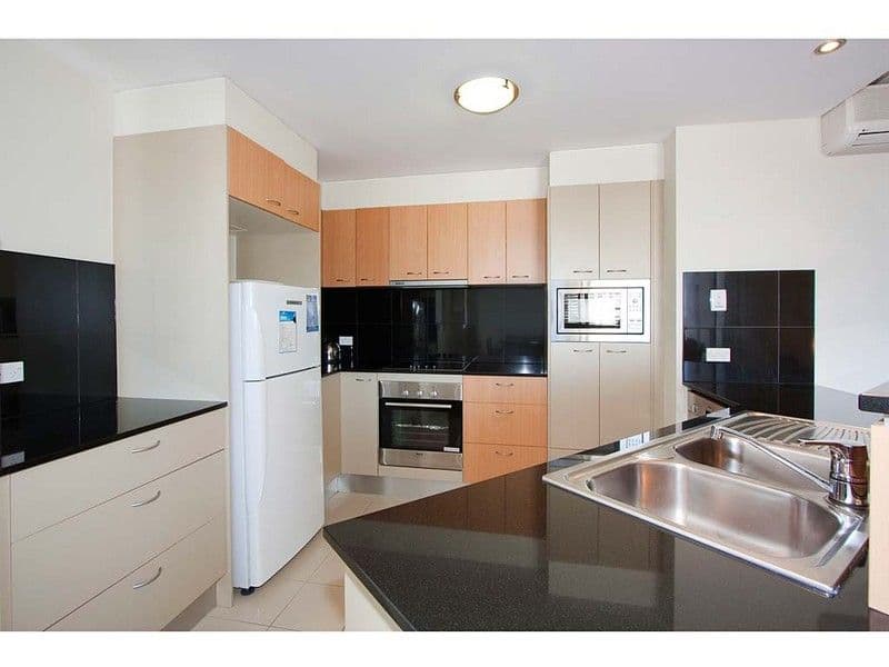 165 'Trilogy', 21 Cypress Avenue, SURFERS PARADISE QLD 4217, Surfers Paradise - Thumbnail 2