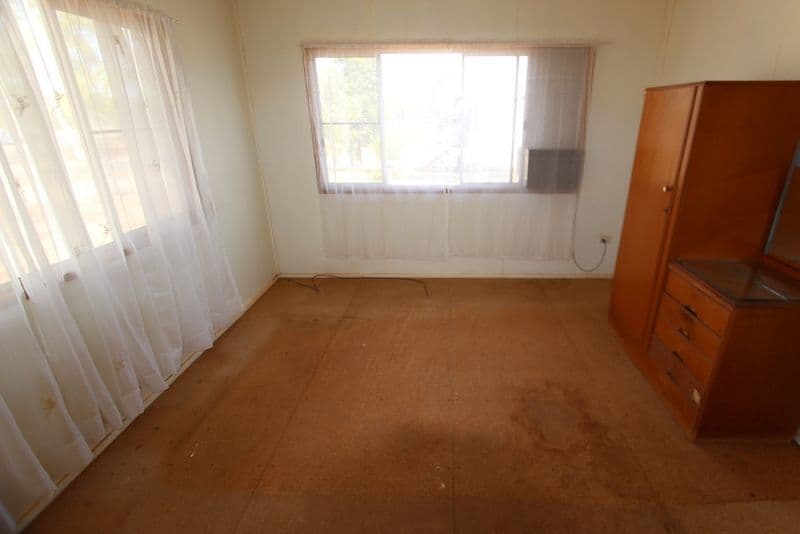 12 Hood Street, CHARLEVILLE QLD 4470, Charleville - Thumbnail 3