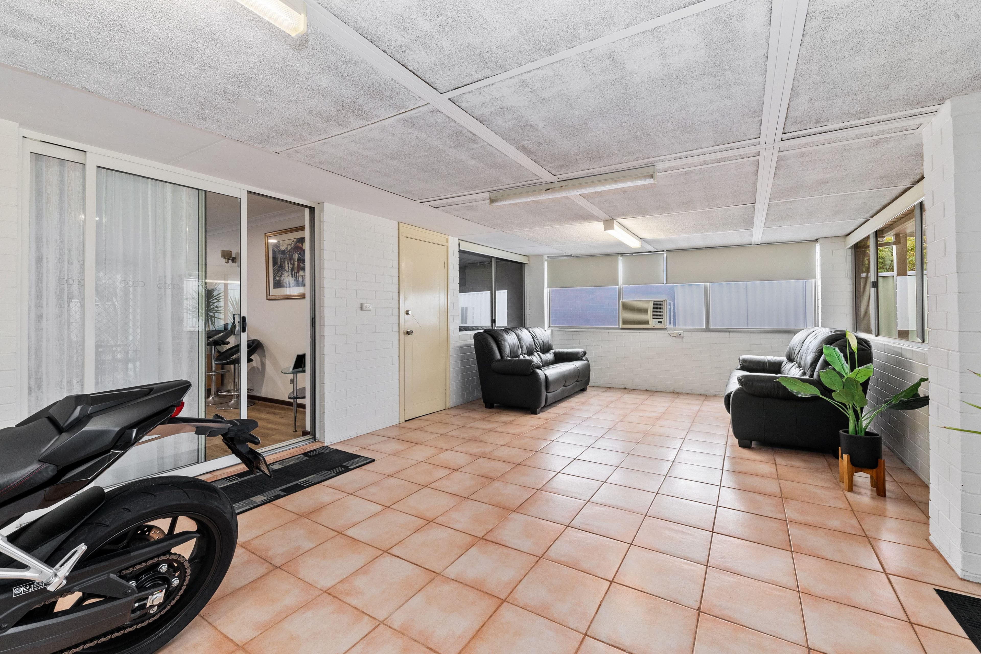 118 Gilbertson Road, Kardinya WA 6163, Kardinya - Thumbnail 4