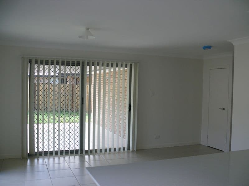 35 Kingsford Drive, UPPER COOMERA QLD 4209, Upper Coomera - Thumbnail 4