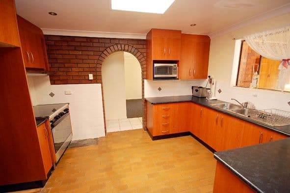 23 Caroline Street, YEPPOON QLD 4703, Yeppoon - Thumbnail 2