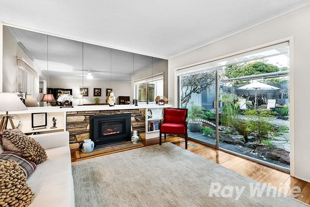 7 Dunsmuir Drive, Mount Waverley VIC 3149, Mount Waverley - Thumbnail 2