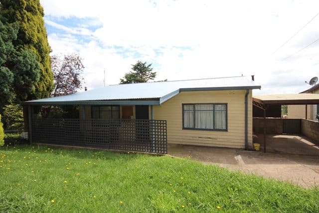 15 Jenolan Street, Oberon - Image 1