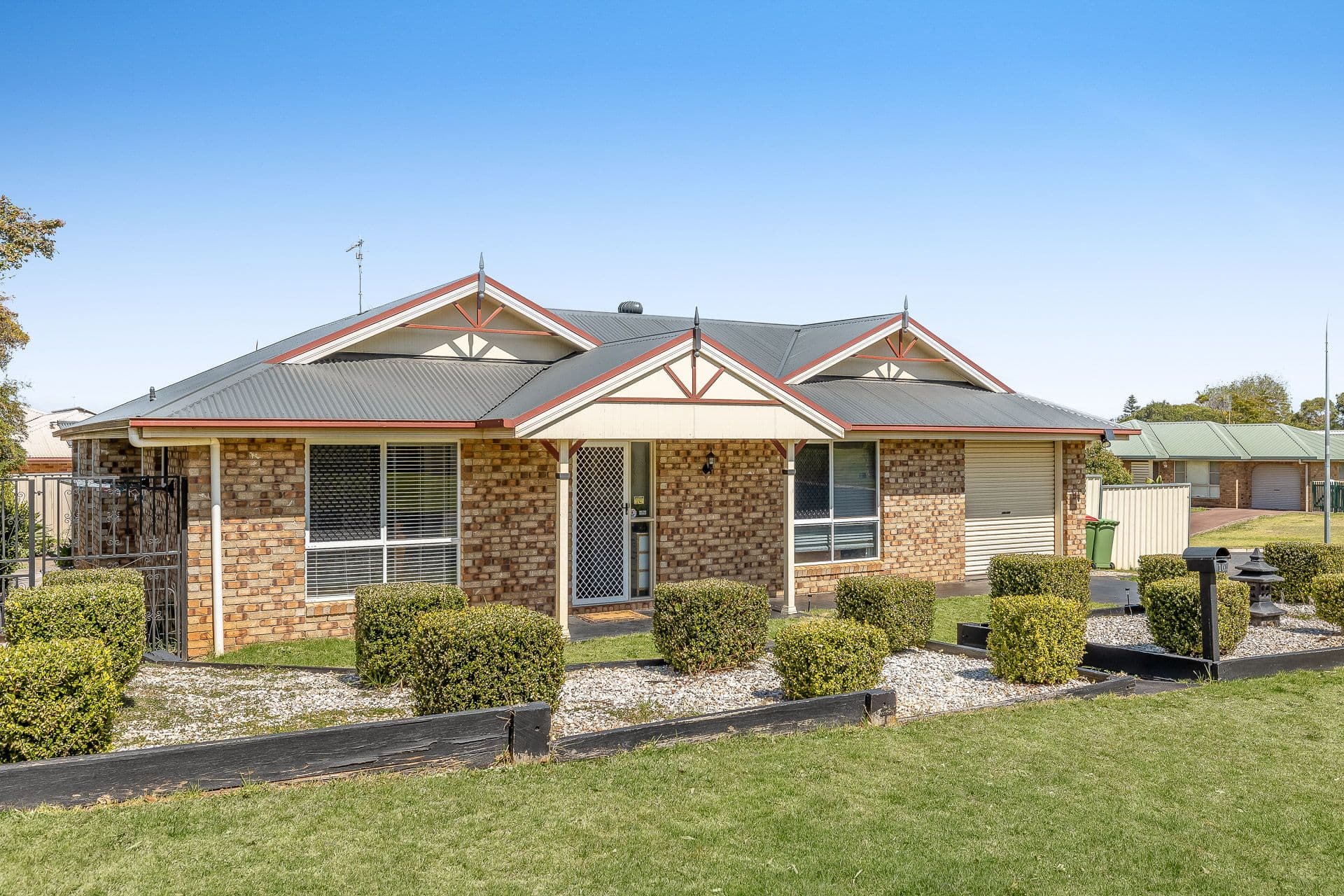 10 Saratoga Close, Wilsonton QLD 4350, Wilsonton - Thumbnail 2