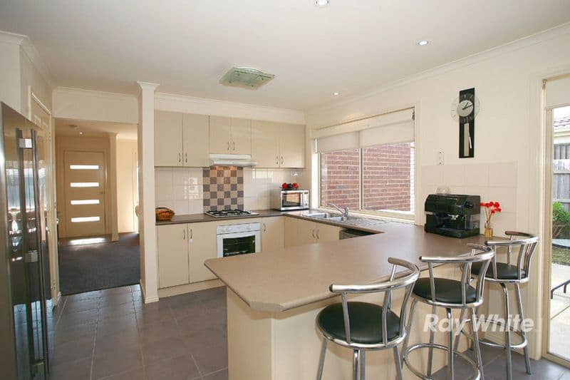 4 Faith Court, CRANBOURNE VIC 3977, Cranbourne West - Thumbnail 2