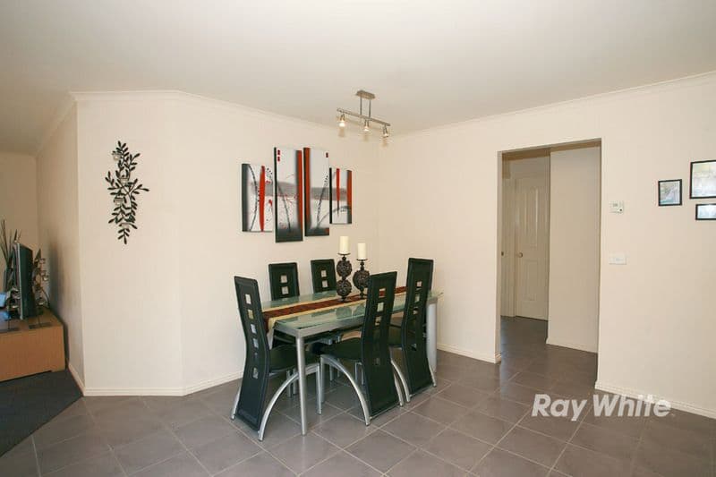 4 Faith Court, CRANBOURNE VIC 3977, Cranbourne West - Thumbnail 3
