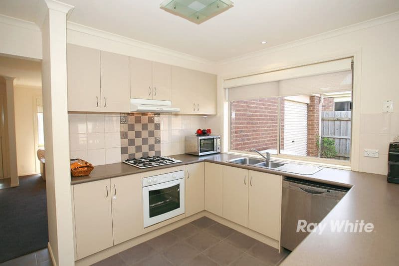 4 Faith Court, CRANBOURNE VIC 3977, Cranbourne West - Thumbnail 4
