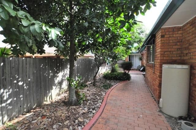 12 Lakewood Court, HELENSVALE QLD 4212, Helensvale - Thumbnail 2