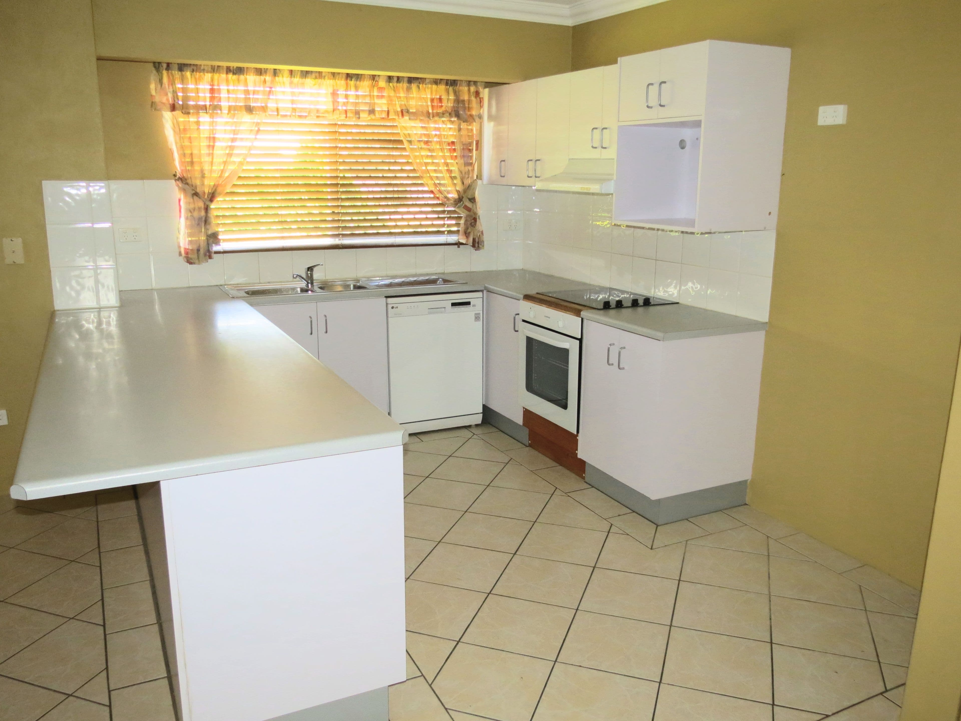 3 Kurrajong Close, Emerald QLD 4720, Emerald - Thumbnail 2