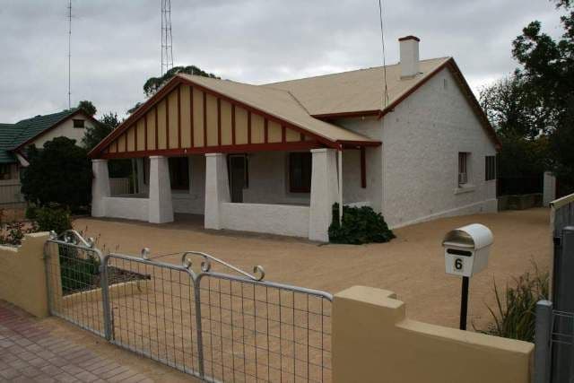 6 Lawrie Terrace, WAIKERIE SA 5330, Waikerie - Image 1