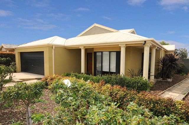 8 Thomas Carr Drive, TARNEIT VIC 3029, Tarneit - Image 1