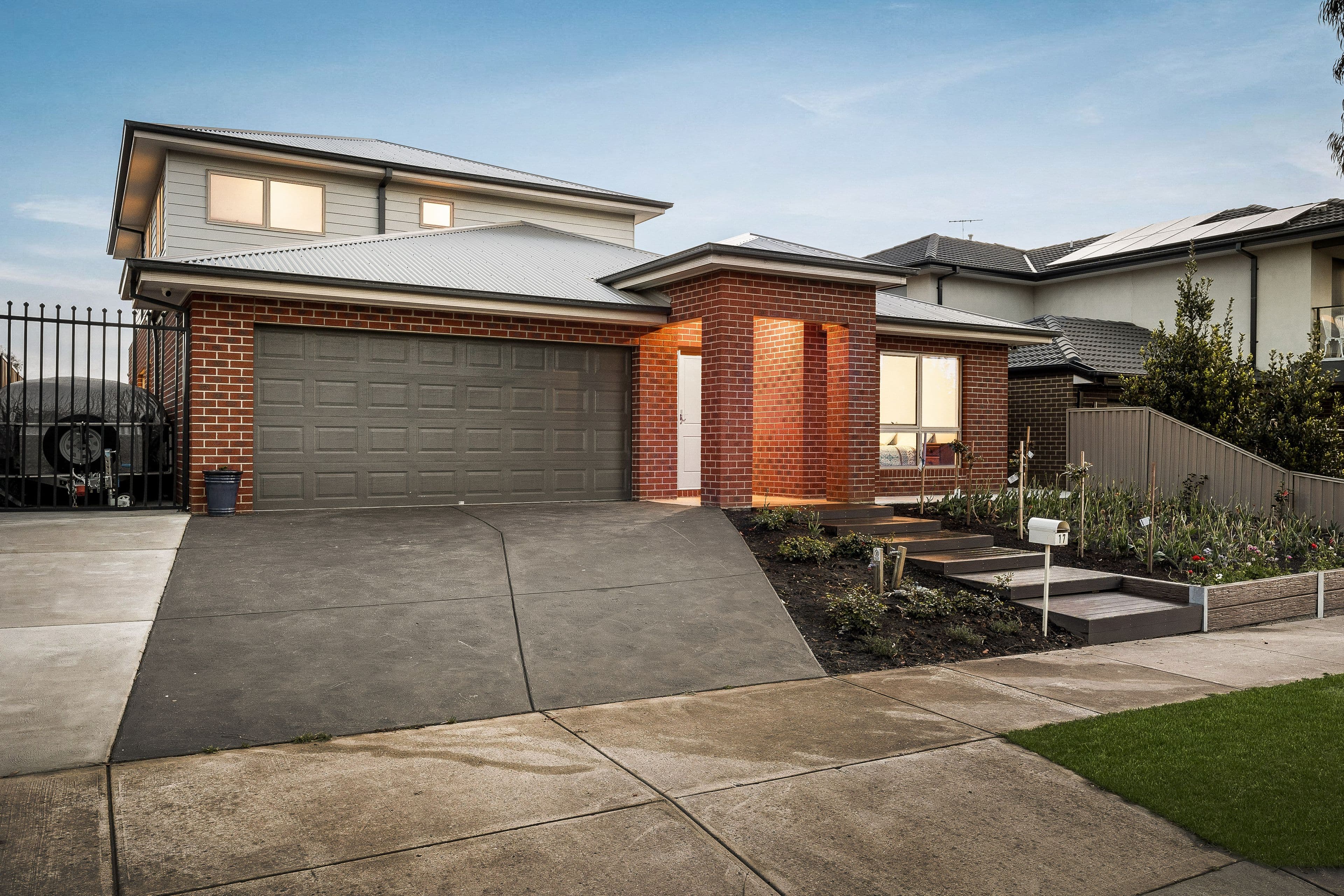 17 Kenneth Road, Pakenham VIC 3810, Pakenham - Thumbnail 2
