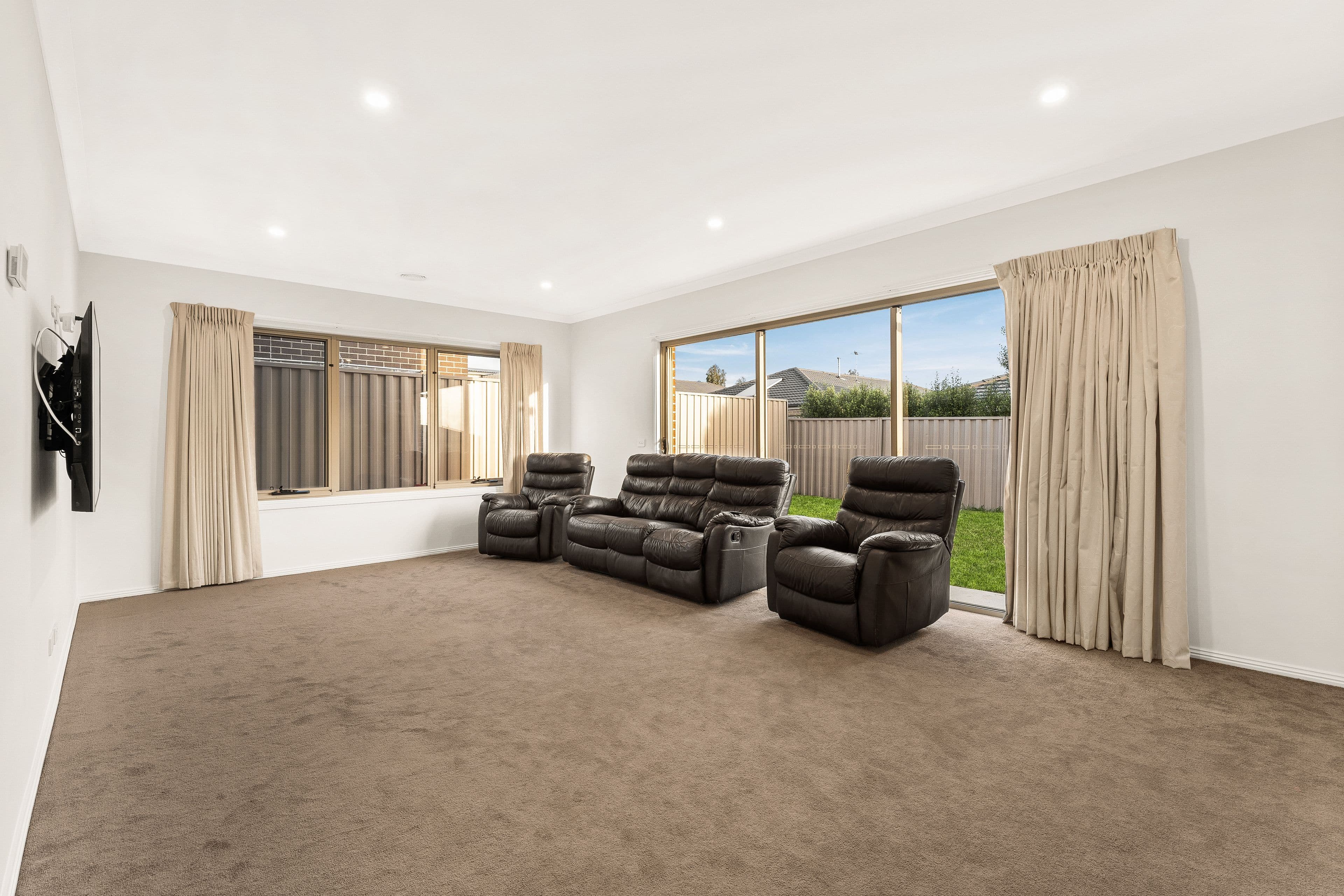 17 Kenneth Road, Pakenham VIC 3810, Pakenham - Thumbnail 3