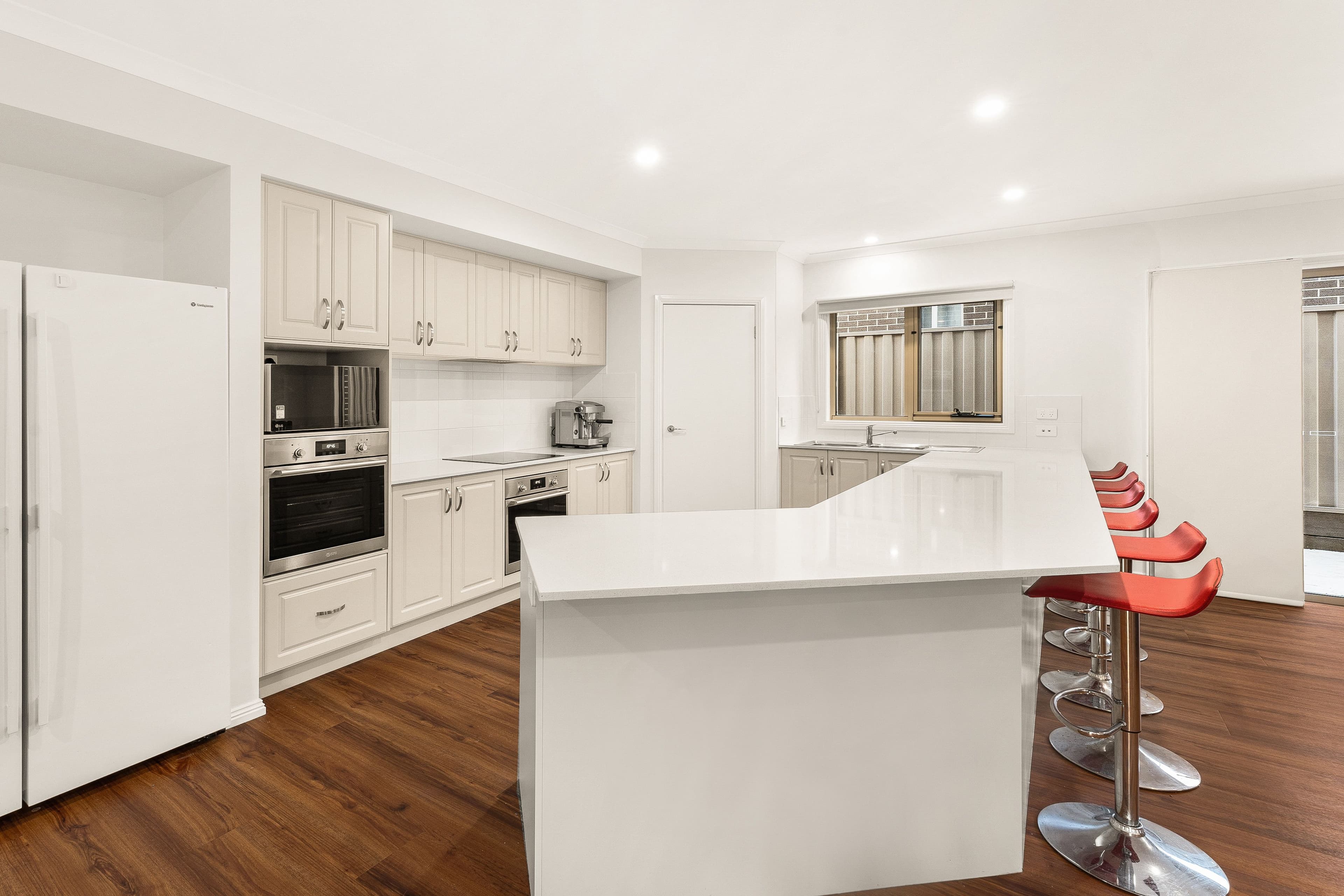 17 Kenneth Road, Pakenham VIC 3810, Pakenham - Thumbnail 4