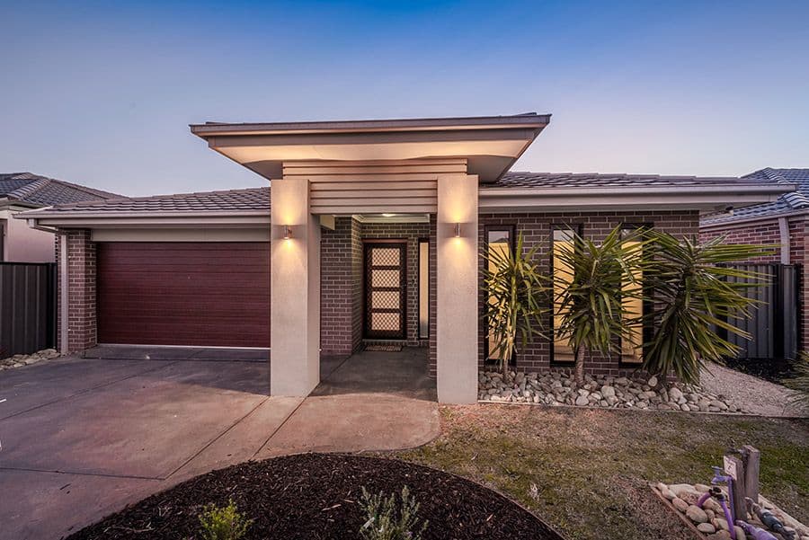 18 Oakgrove Drive, Craigieburn VIC 3064, Craigieburn - Image 1