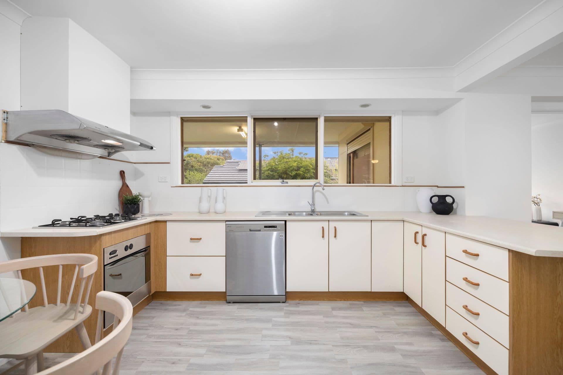 34 Monterey Avenue, Glen Waverley VIC 3150, Glen Waverley - Thumbnail 6