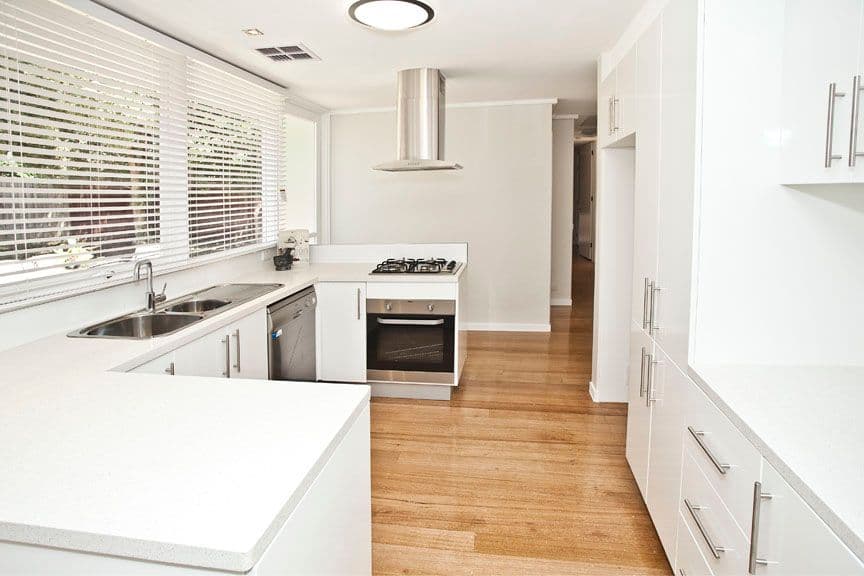 4 Glen Tower Drive, GLEN WAVERLEY VIC 3150, Glen Waverley - Thumbnail 2