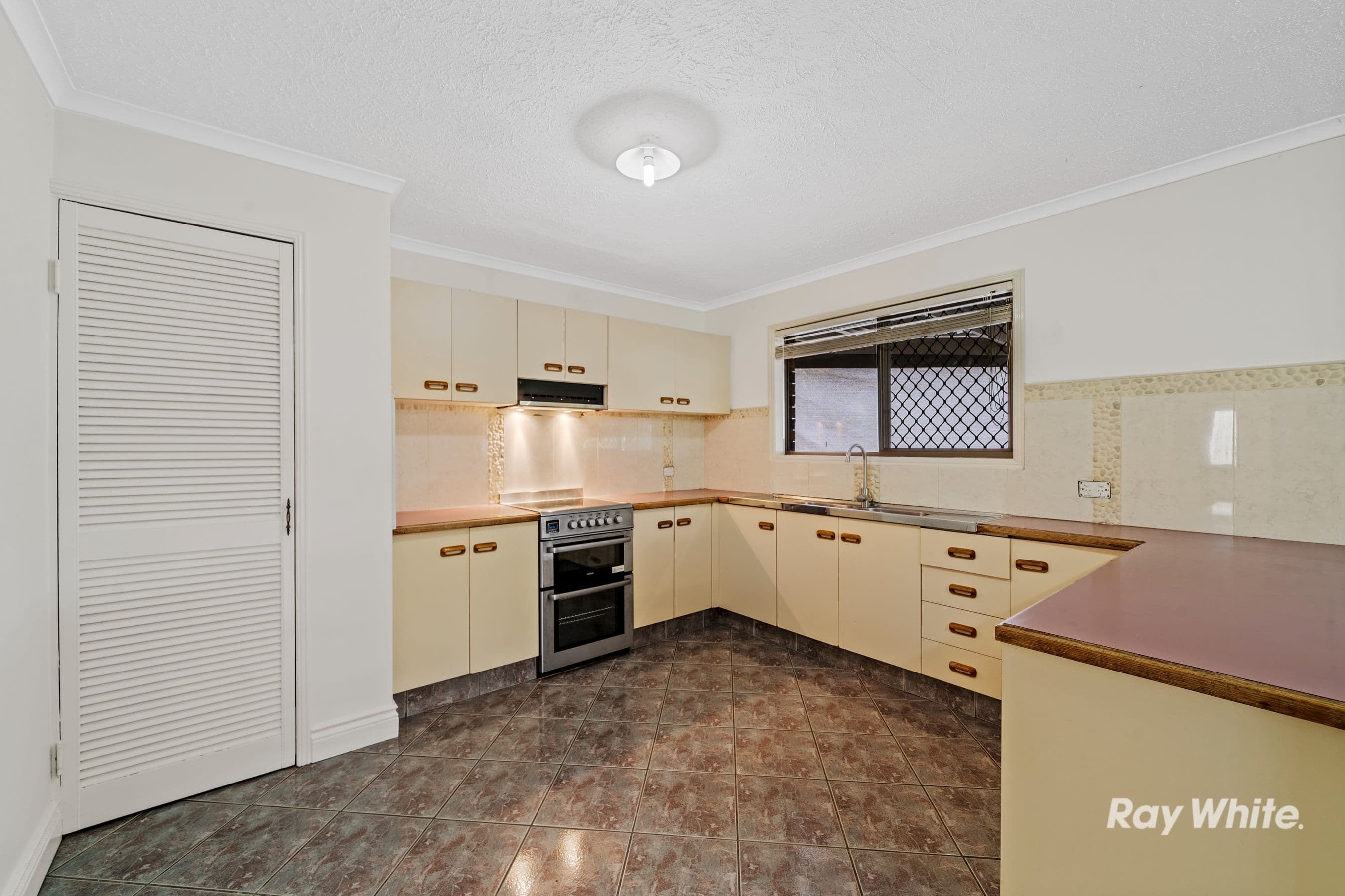 44 Thoms Crescent, Mount Warren Park QLD 4207, Mount Warren Park - Thumbnail 6