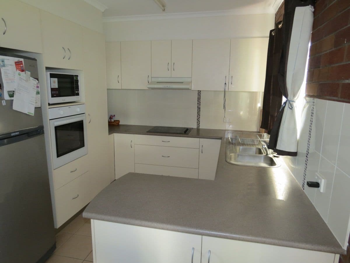34 Dawn Crescent, Emerald QLD 4720, Emerald - Thumbnail 2