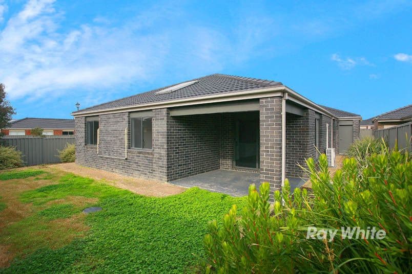 56 Bradford Drive, CRANBOURNE EAST VIC 3977, Cranbourne East - Thumbnail 3